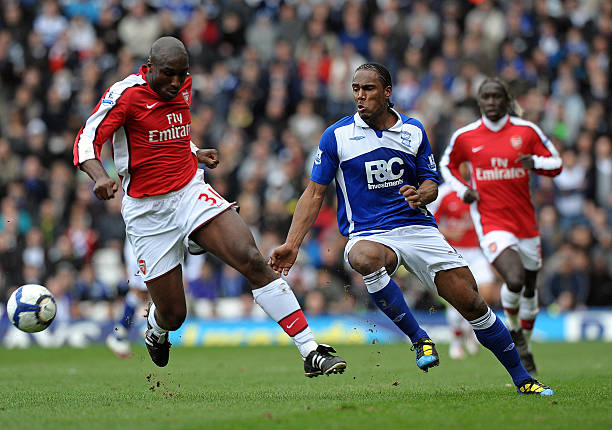 随着足球在 随着足球在